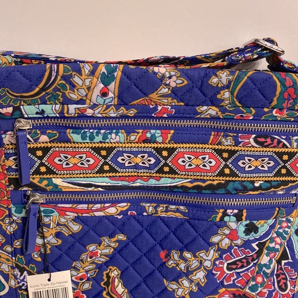 NWT Vera Bradley Iconic Triple Zip Hipster in Romantic Paisley - Picture 3 of 7
